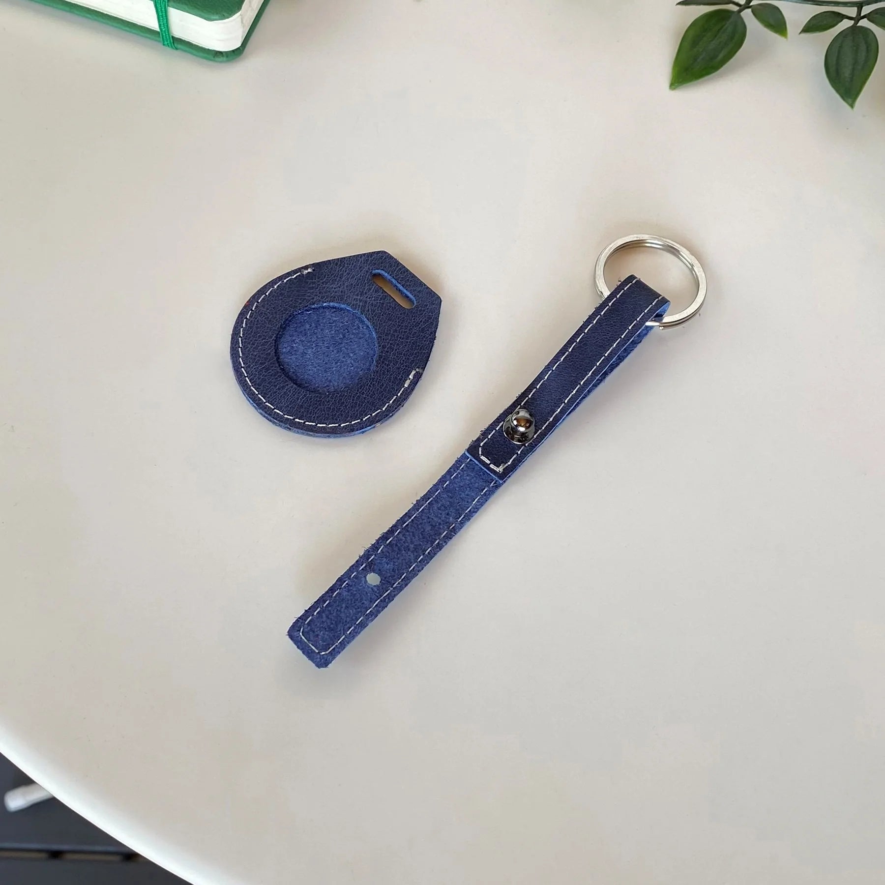 Elevate Your Style with the Mendoza Genuine Leather Airtag Keychain! ποΈβ¨