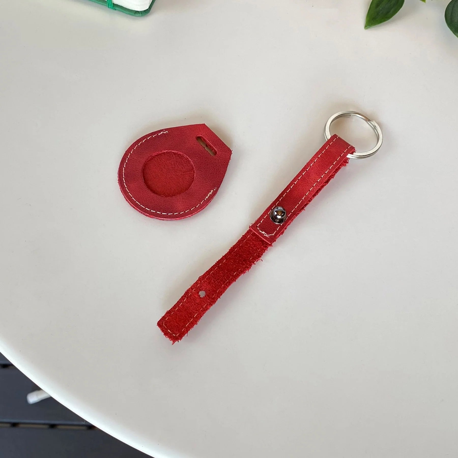 Elevate Your Style with the Mendoza Genuine Leather Airtag Keychain! 🗝️✨